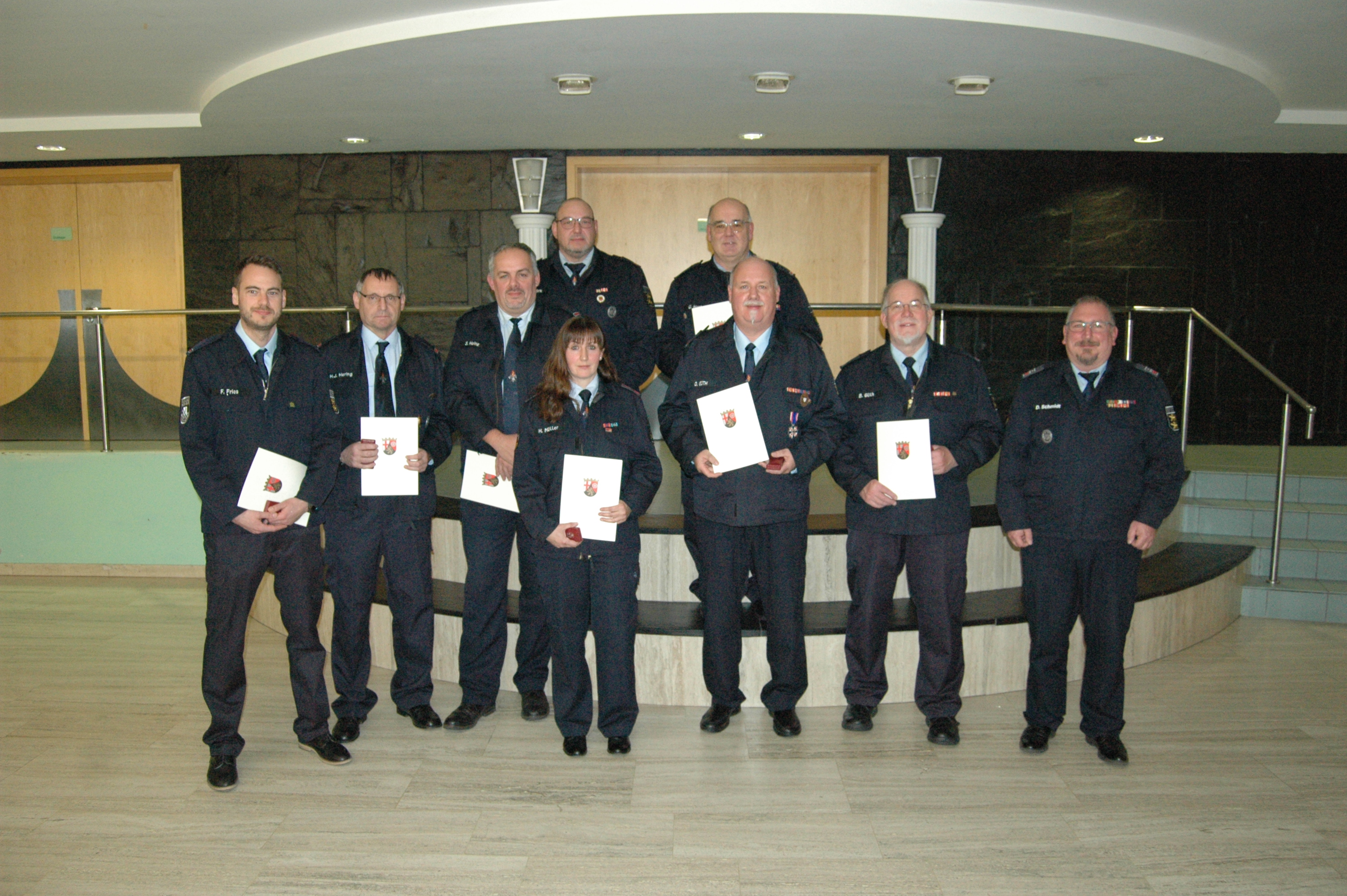 Die geehrten der FF-Rennerod mit Wehrführer Daniel Schmidt DSC_4565